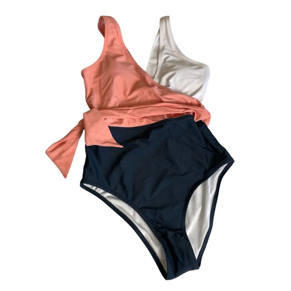 CUPSHE Women's Knotted Color Block One Piece Swimsuit Small White Peach Navy NWT - Picture 4 of 16